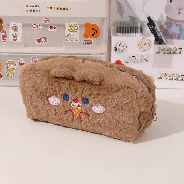 

Un04 Kotak Pensil Alat Tulis Anak Motif Karakter Lucu Bahan Bulu Lembut Kapasitas Tinggi - Pencil Case Cuci Gudang