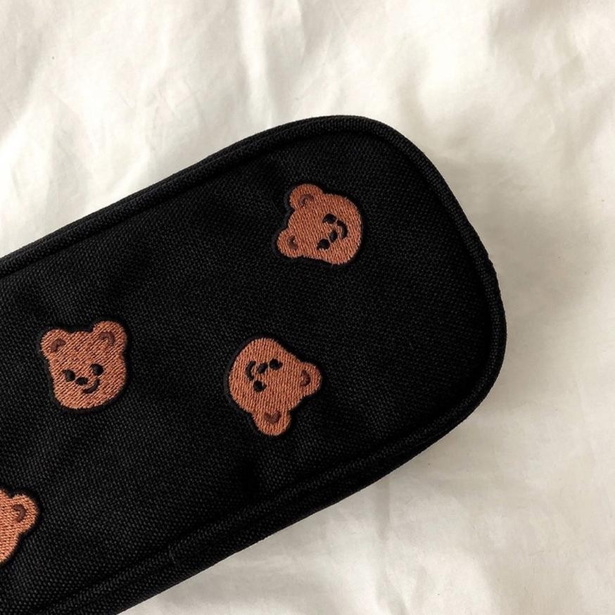 

Ad-3 Tempat Pensil Motif Beruang Lucu Gaya Korea / Celebrity Bear Large Capacity Pencil Case / Kotak Pensil Simple Estetik Shy Teddy Brown / Pouch Make Up / Tepak Pensil Casual Medium Anak & Remaja / Premium Tempat Alat Tulis Murah Bahan Kain Lembut / 5