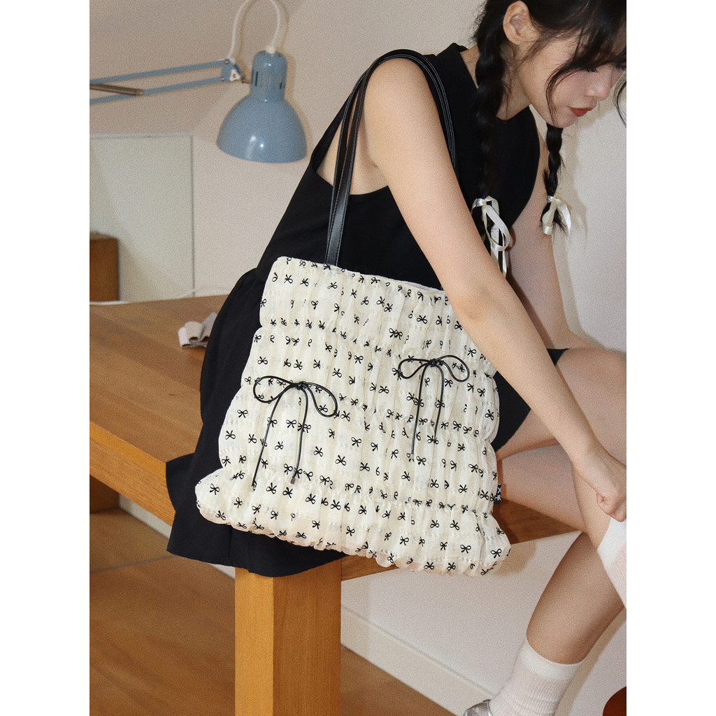 Tas jinjing wanita berkapasitas besar, tas bahu dengan pita lipit ringan