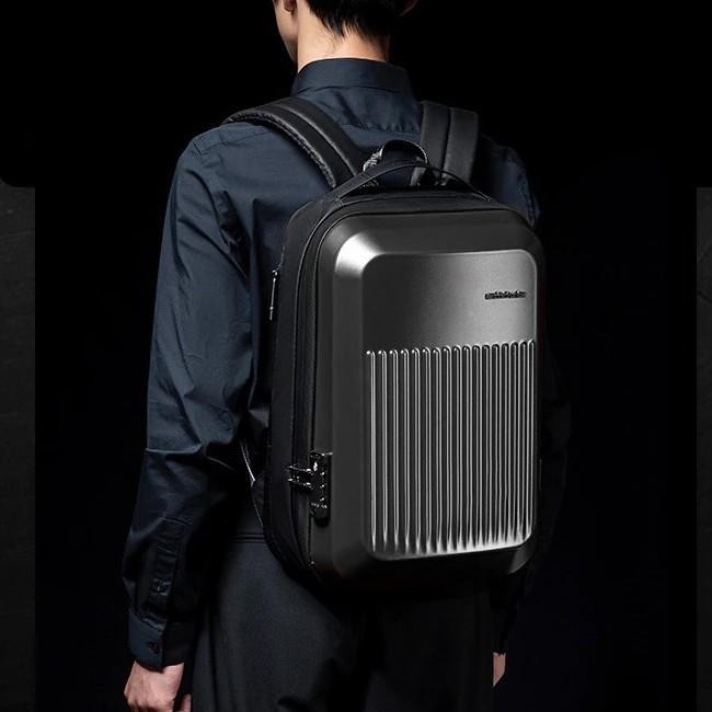 B00487 TAS LAPTOP 15.6 HARDCASE WATERPROOF USB AUDIO TSA EXPANDABLE
