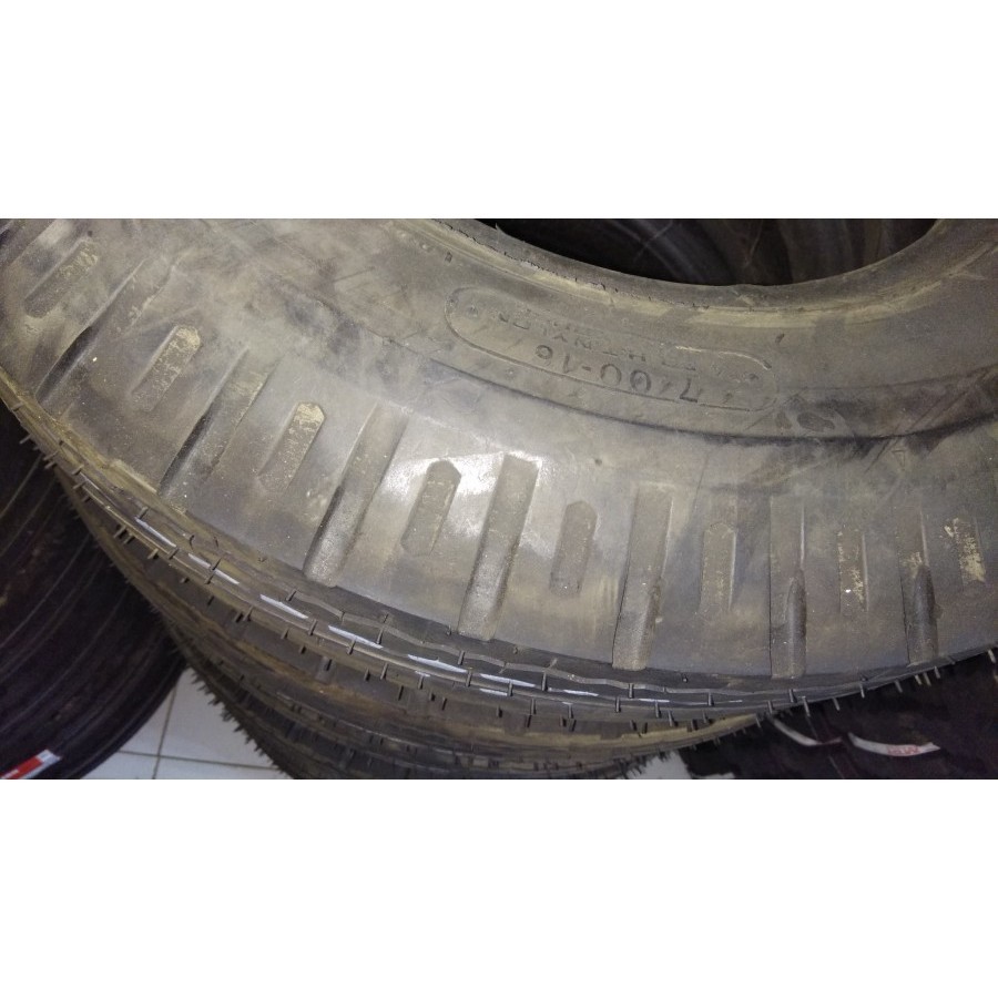 Ban Truck / Truk Vulkanisir 700-16 GT/Bridgestone