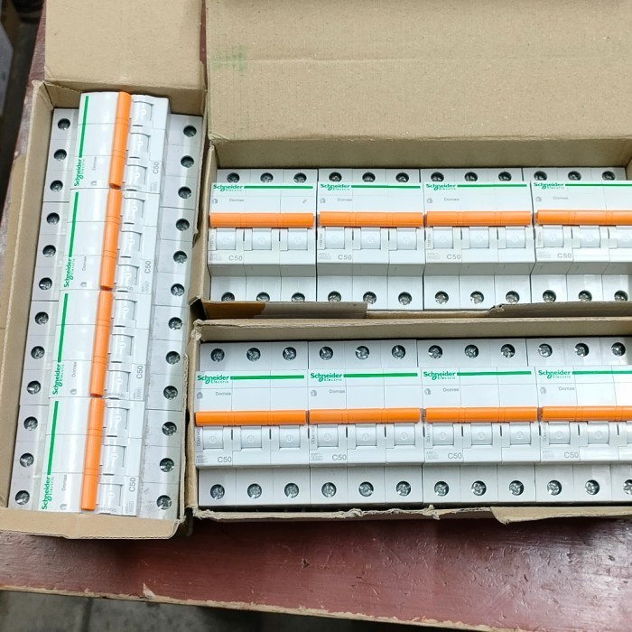 Mcb Schneider Domae 3P 50A Sni/ Mcb Schneider 3Phas 50 Amper