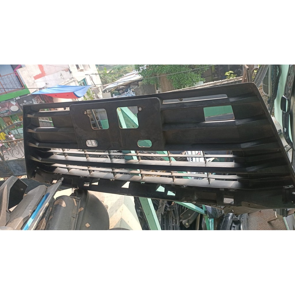 Ram jaring grill bemper depan bawah Toyota voxy original