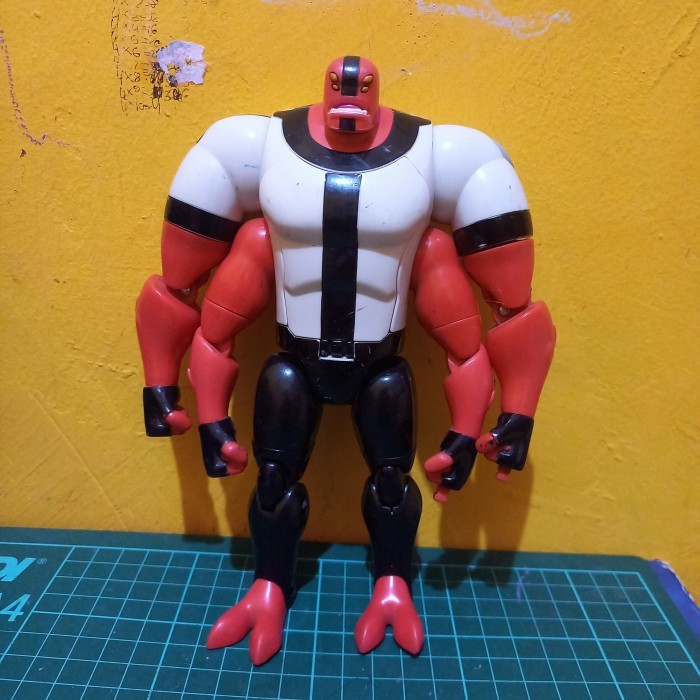 Action Figure Ben 10 Four Arms Metamorfigure