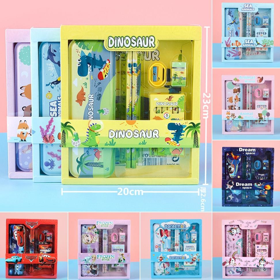 

New SET ATK GIFT BOX KIDS ANAK MOTIF ASTRONOT DINOSAURUS ANIMAL OCEAN UNICORN CARS SPIDERMAN FROZEN PRINCESS HELLO KITTY DORAEMON PONY PENSIL PENGGARIS PENGHAPUS RAUTAN / 1 SET PENCIL HADIAH P9 Original