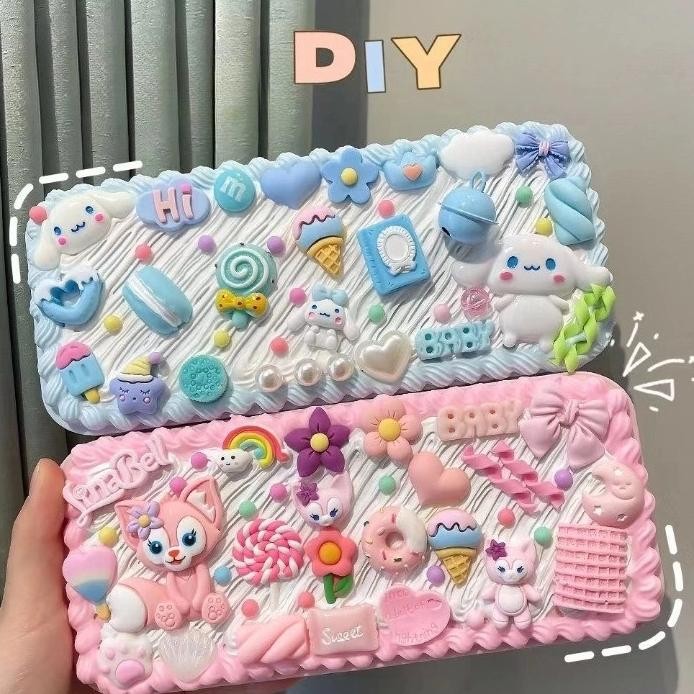 

ORIGINAL Kit Kotak Pensil DIY Deco Cream Clay Pencil Box DIY Pensilcase Kotak Alat Tulis Anak Perempuan/Cream Clay Pencil Box Paket Material Lotso DIY Pencil Box Sanrio Soft Clay Cream Kotak Pensil Kotak Stationery uk-80