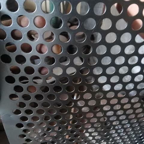 Plat Lubang Besi Bolong Perforated 10Mm Ukuran 50Cm X 50Cm Hemat