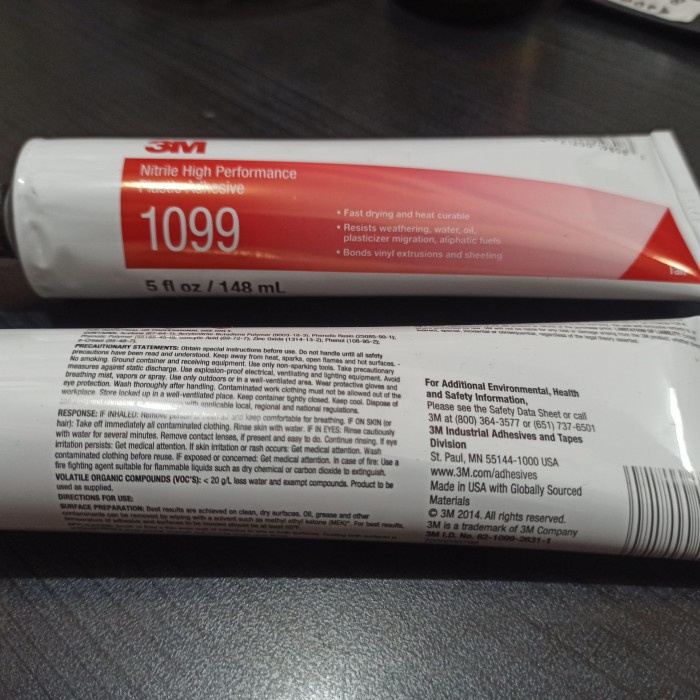 3M 1099 Nitrile Plastic Adhesive Tube