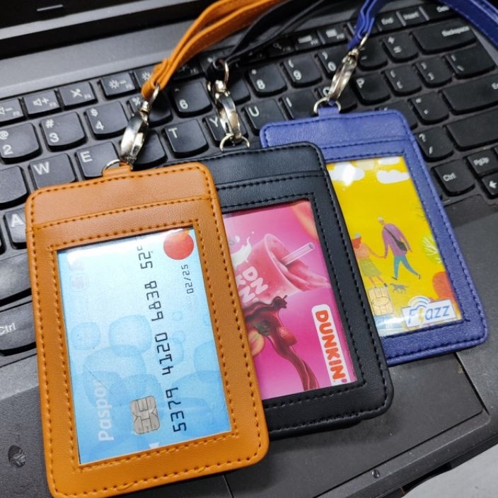 

(T1㊖/K✪> GANTUNGAN ID CARD KULIT SINTETIS 3 SLOT KARTU DENGAN TALI- siapp.dikirim.!