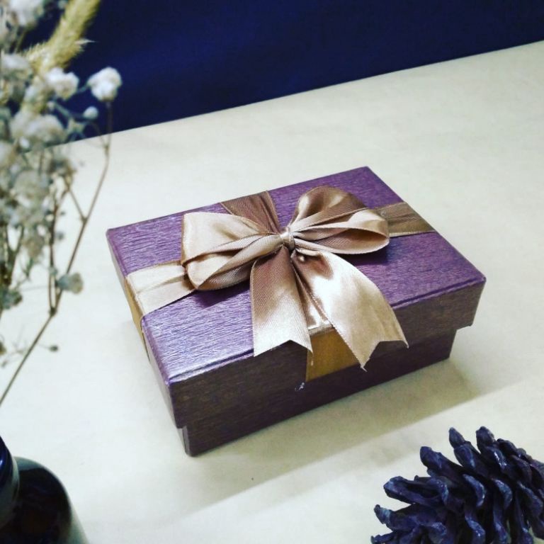

[CODE BARANG 267ATH] kotak kado 12x9x4 cm berpita Kerenz