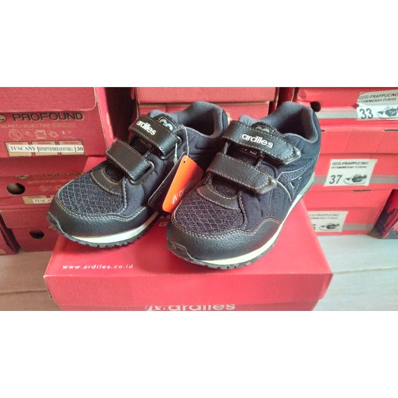 Sepatu anak sekolah Ardiles Howard Hitam/putih