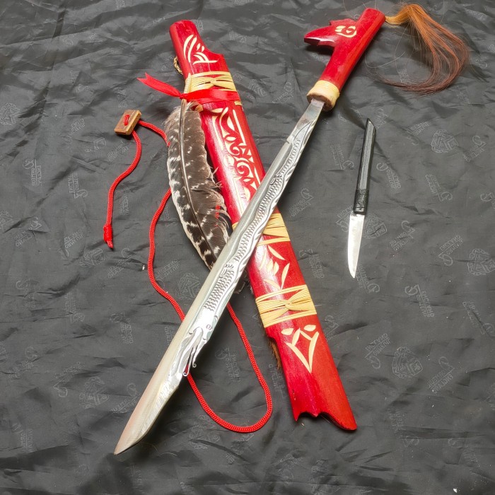 

Mandau Dayak Kalimantan ukir naga timbul