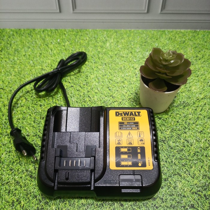 charger dewalt dcb 112