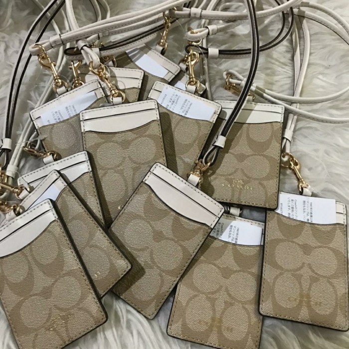 

Bestseller Coach Signature Id Tag Lanyard Original
