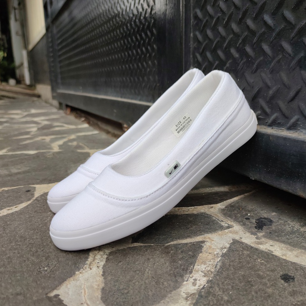 Termurah.. SEPATU WANITA SLIP ON  05 PUTIH POLOS.SEPATU SLIP ON TERBARU TERLARIS