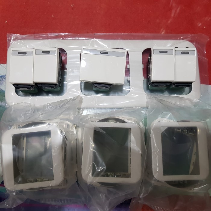 saklar indikator lampu panasonic 3gang isi 5mata saklar wide series tokolaris1629
