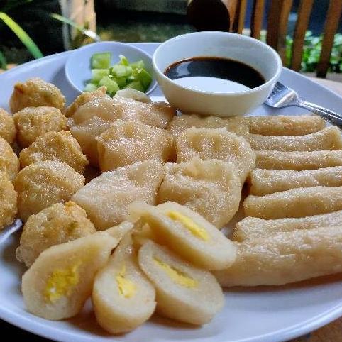 

PEMPEK PALEMBANG empek empek Beku, Tinggal Panasin isi 10 campur ,enak