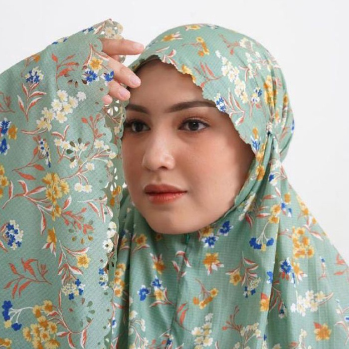 Terlaku. Mukena 2in1 parasut motif silk loufie series  / mukena SARAH