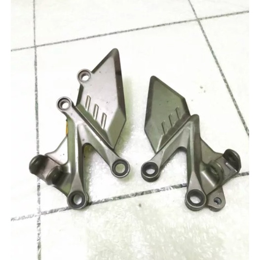 footstep pinjakan kaki depan kawasaki ninja rr mono 250 fi original garansi sparepart