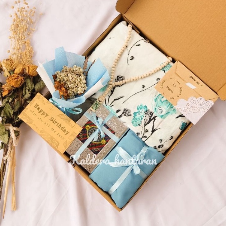 

QSJS4683 Hampers mukena rayon bali /hampers mukena dewasa /buket bunga /hampers hijab