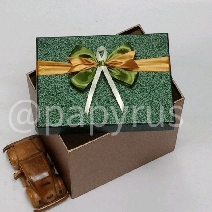 

PAPYRUS Kombinasi 15x20 Tinggi 20cm Kotak Kado Gift Box Hadiah