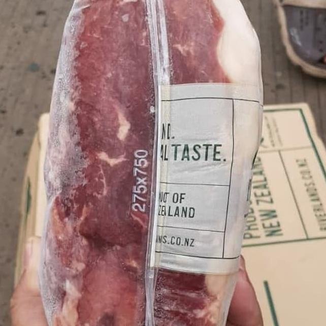 

New Zealand Prime Steer Sirloin Aged Beef Steak / Nz Striploin Ps 200G Bronisshop