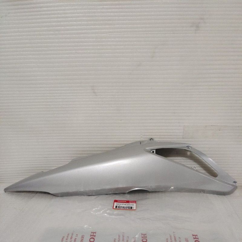 Cover Body Kanan silver Honda Supra X 125 batman Original