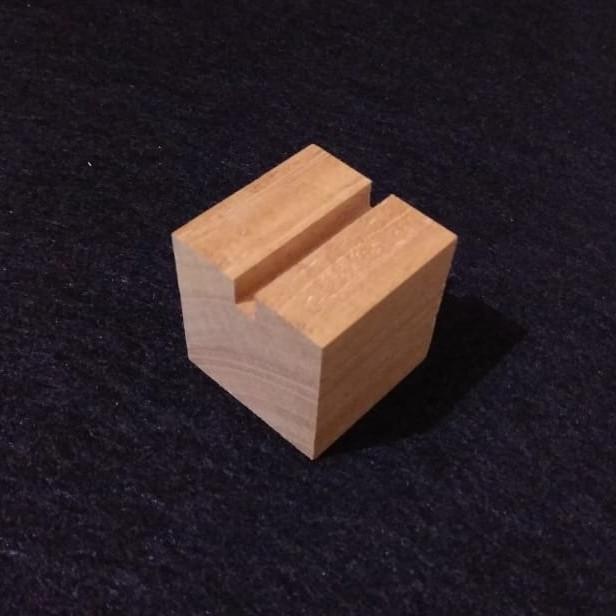 

] dudukan nomer meja 4 x 4 x 4cm / wood card photo holder kayu