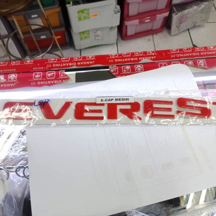 Ready emblem ford everest kap mesin ORI