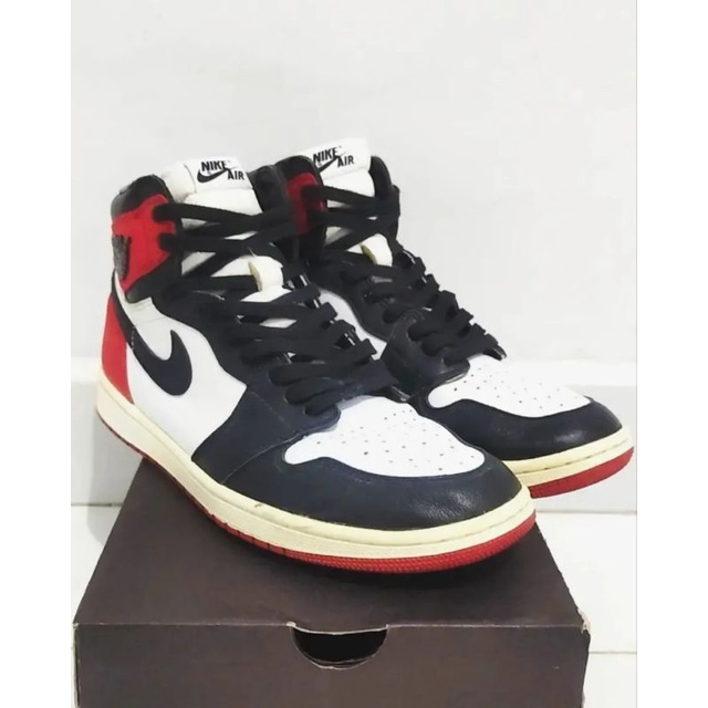 Air Jordan 1 Retro High 'Satin' Black Toe