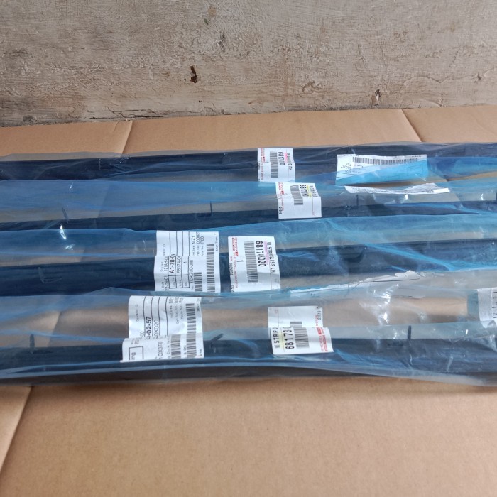 karet kaca pelipit bagian dalam Fortuner 2005 sampai 2015 Original populer