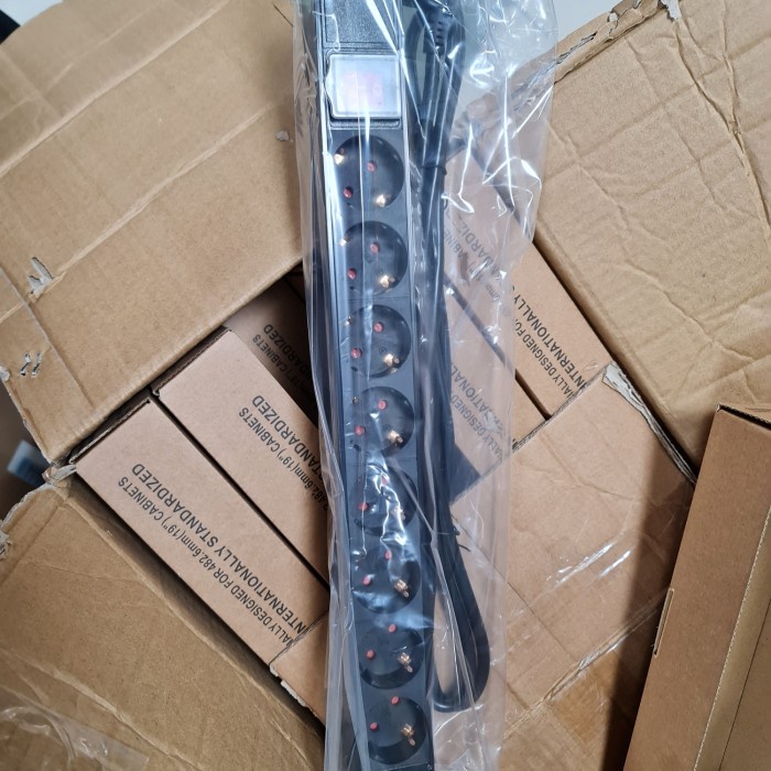 pdu rack server 8 port / pdu 8 lubang