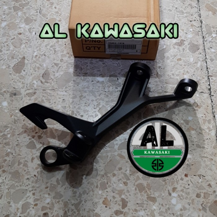 breket bracket footstep stay step belakang kanan ninja 250 fi new ori