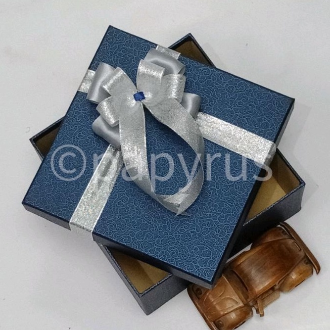 

Papyrus 20X20 Tinggi 10Cm Kotak Kado Gift Box