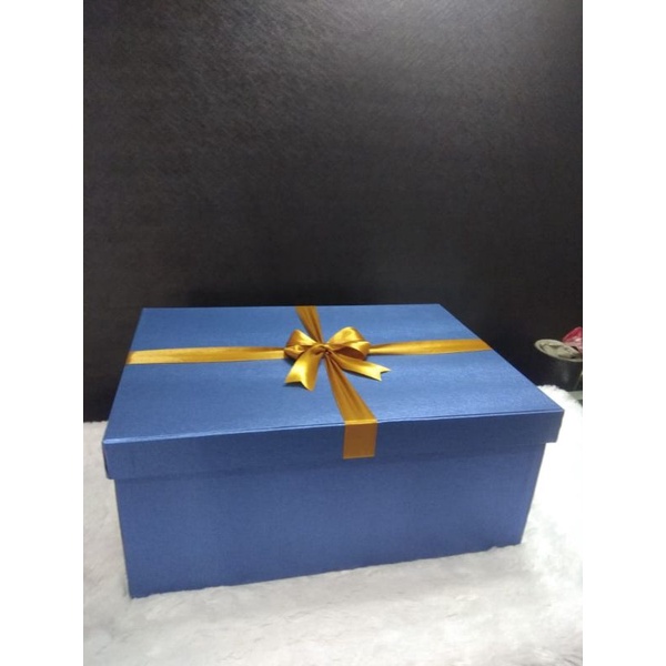

Kotak Kado/30X18,5X10Cm/Berpita