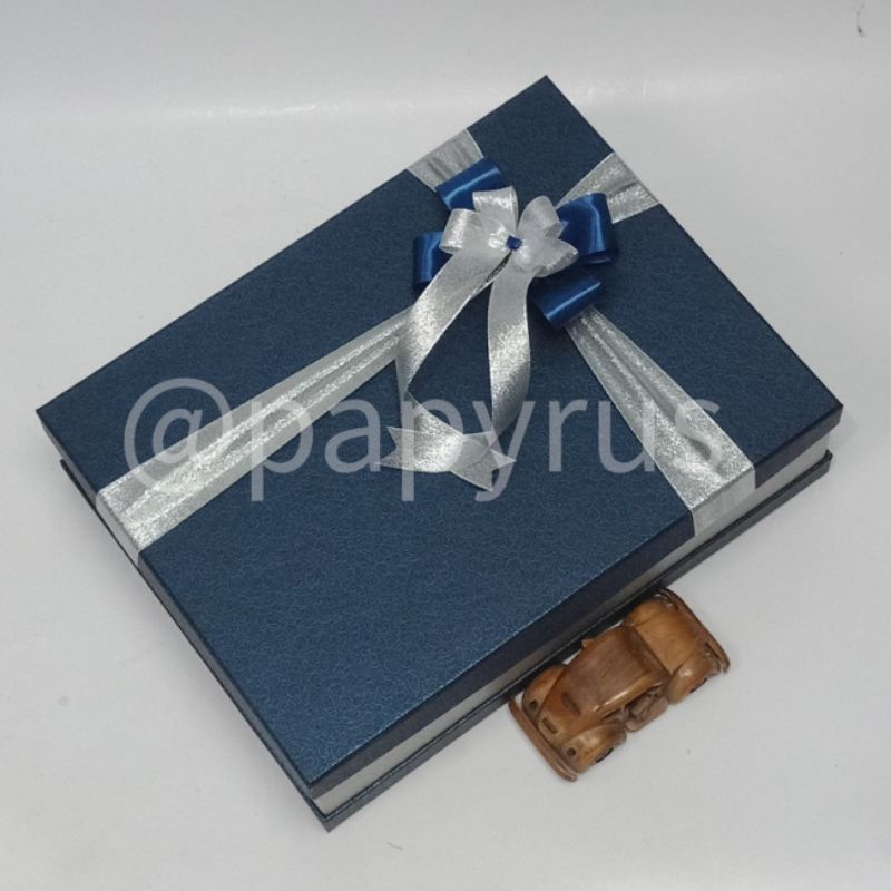 

Papyrus Sandwich 30X40 Tinggi 8Cm Kotak Kado Gift Box Hadiah