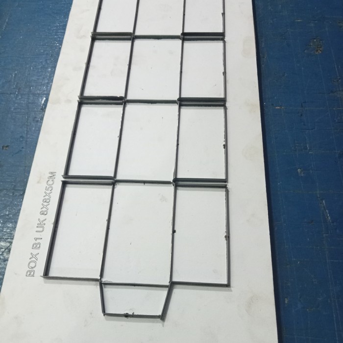 

Promo Pisau Pond Kardus Ukuran 8X8X5Cm