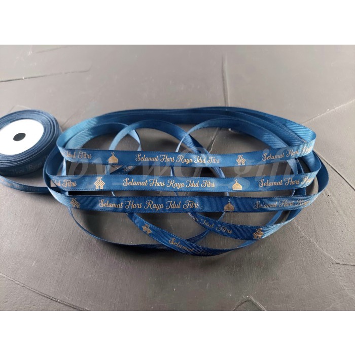 

Pita Idul Fitri-Gross Grain-Navy ; Motif A Lebar 1.2cm;Panjang 20 yard