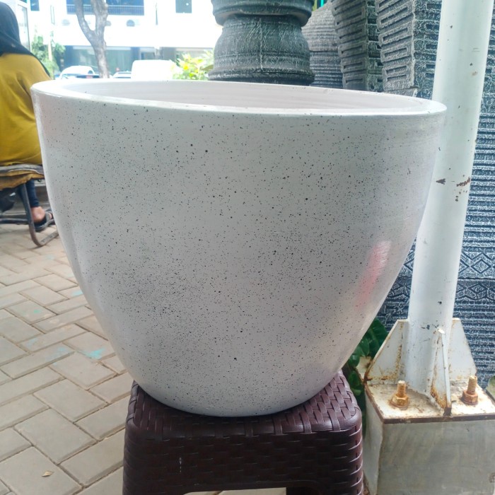 Pot Keramik Metalik Ukuran 50Cm