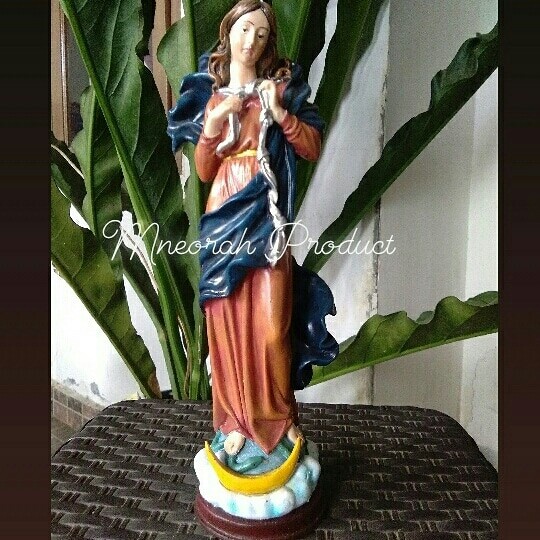 Patung Bunda Maria Pengurai Simpul Masalah. 30cm
