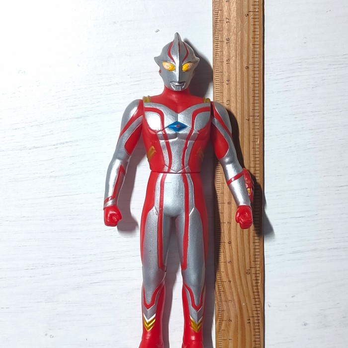 uhs ultraman mebius yellow eyes action figure 16 cm bandai heroes rare telorayampuyuh
