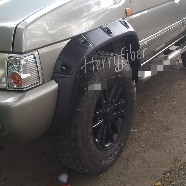 Over Fender Nissan Terrano