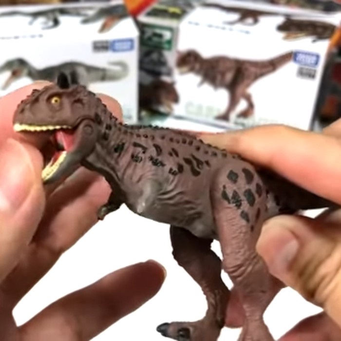 jurassic world carnotaurus toro takara tomy small size original