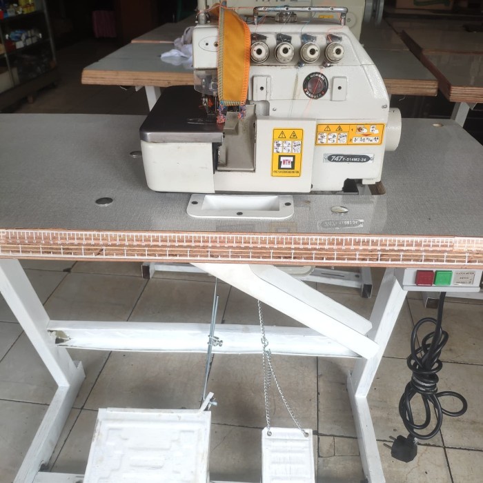 Mesin Obras Siruba Benang 4(747)