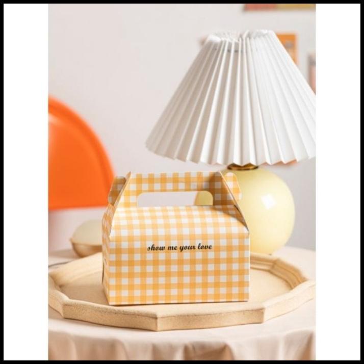 

GRATIS ONGKIR 10 PCS GABLE BOX TENTENG HADIAH MOTIF GINGHAM UK 16,3X9,2X8 CM !!!