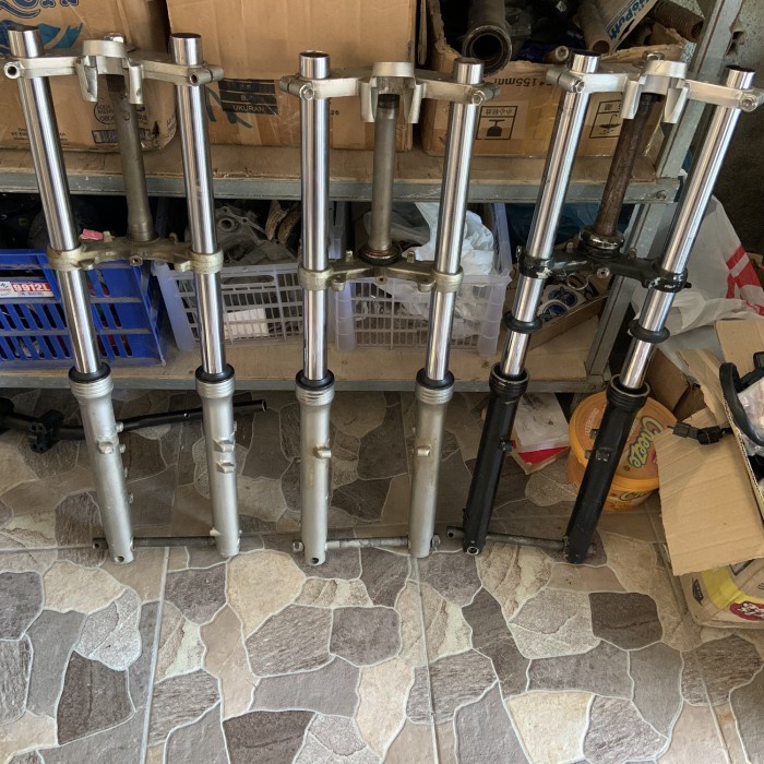 {BEKAS} Shock depan ninja r new paint original stiker showa masih Limited