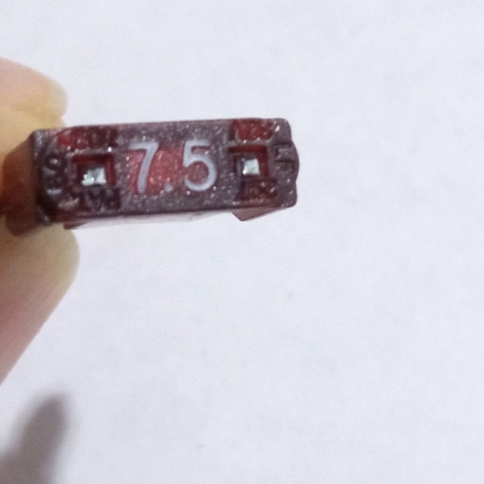 sekring fuse tancap kecil mobil 7.5a 7.5 ampere chiochio1925