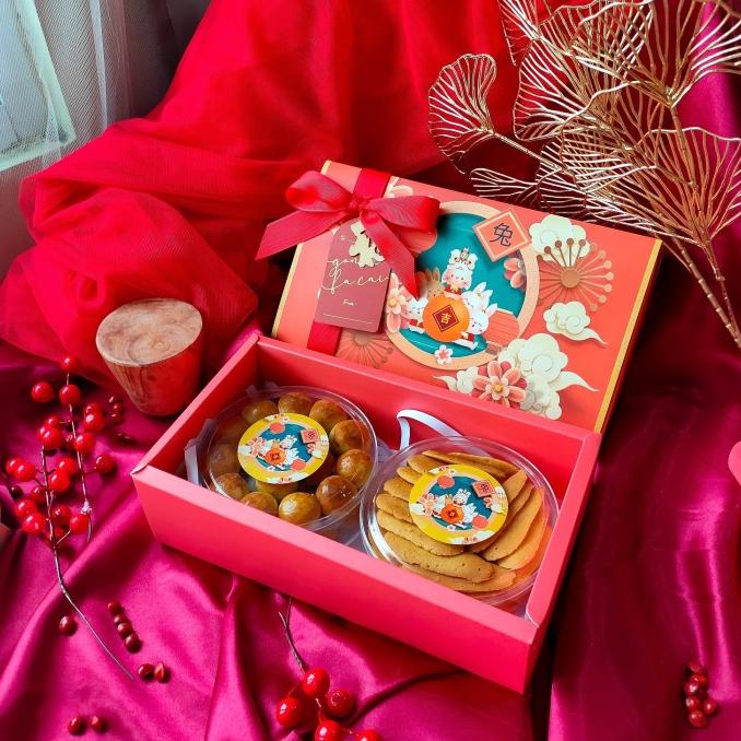 

Chinese New Year Hampers | Parcel Imlek Sincia Premium Kue Kering Pengiriman Cepat
