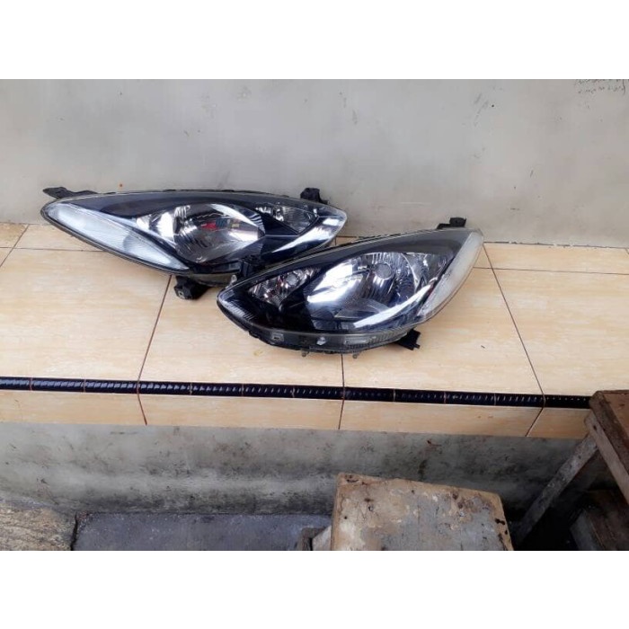 {Second} head lamp mazda 2 kanan kiri Murah
