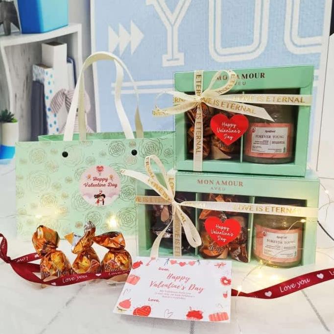 

Dubahstore Joy Valentine Gift - Hampers Valentine - Kado Coklat + Realfood Gb012 Berkualitas